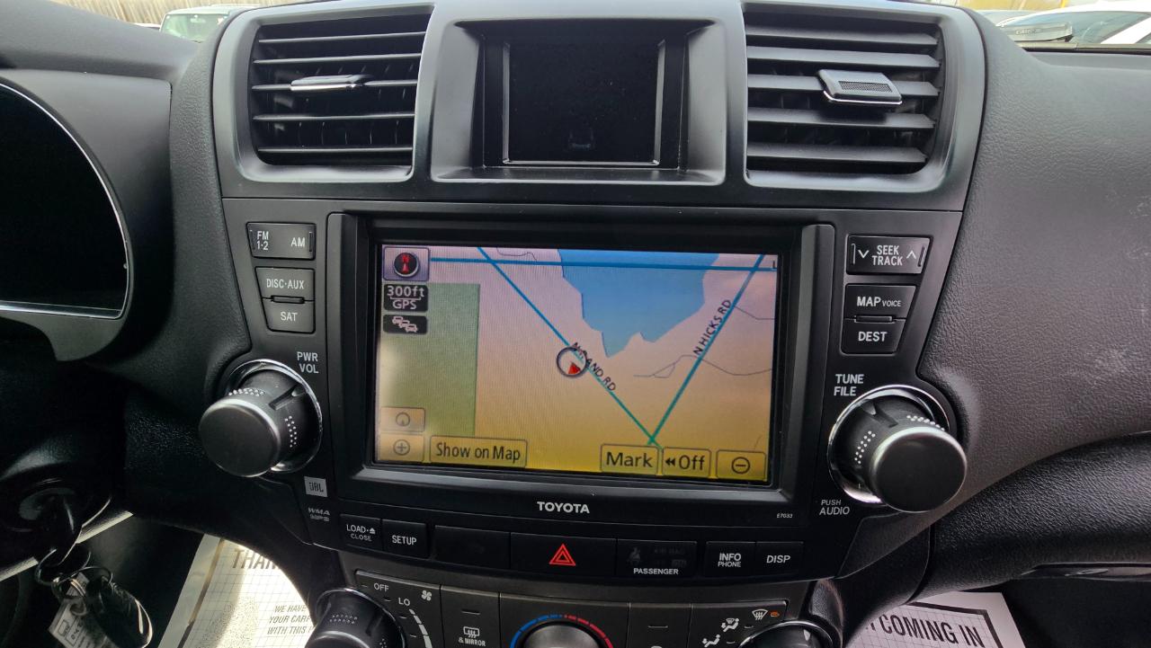 Toyota Highlander 4dr V6 4WD (Natl) 2011