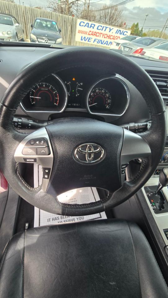 Toyota Highlander 4dr V6 4WD (Natl) 2011