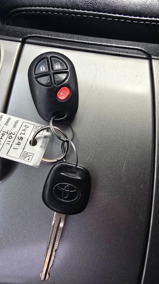 Toyota Highlander 4dr V6 4WD (Natl) 2011