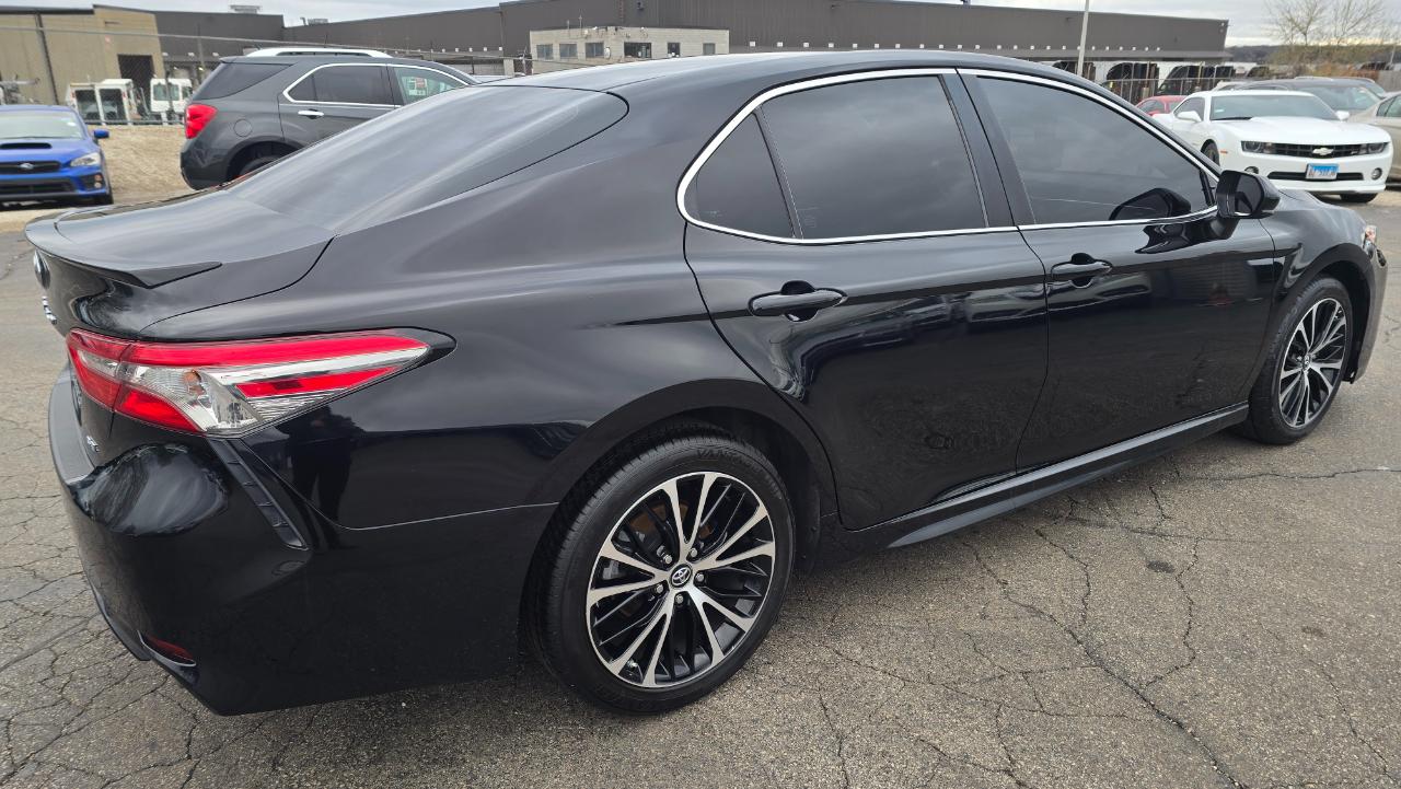 Toyota Camry SE 2018