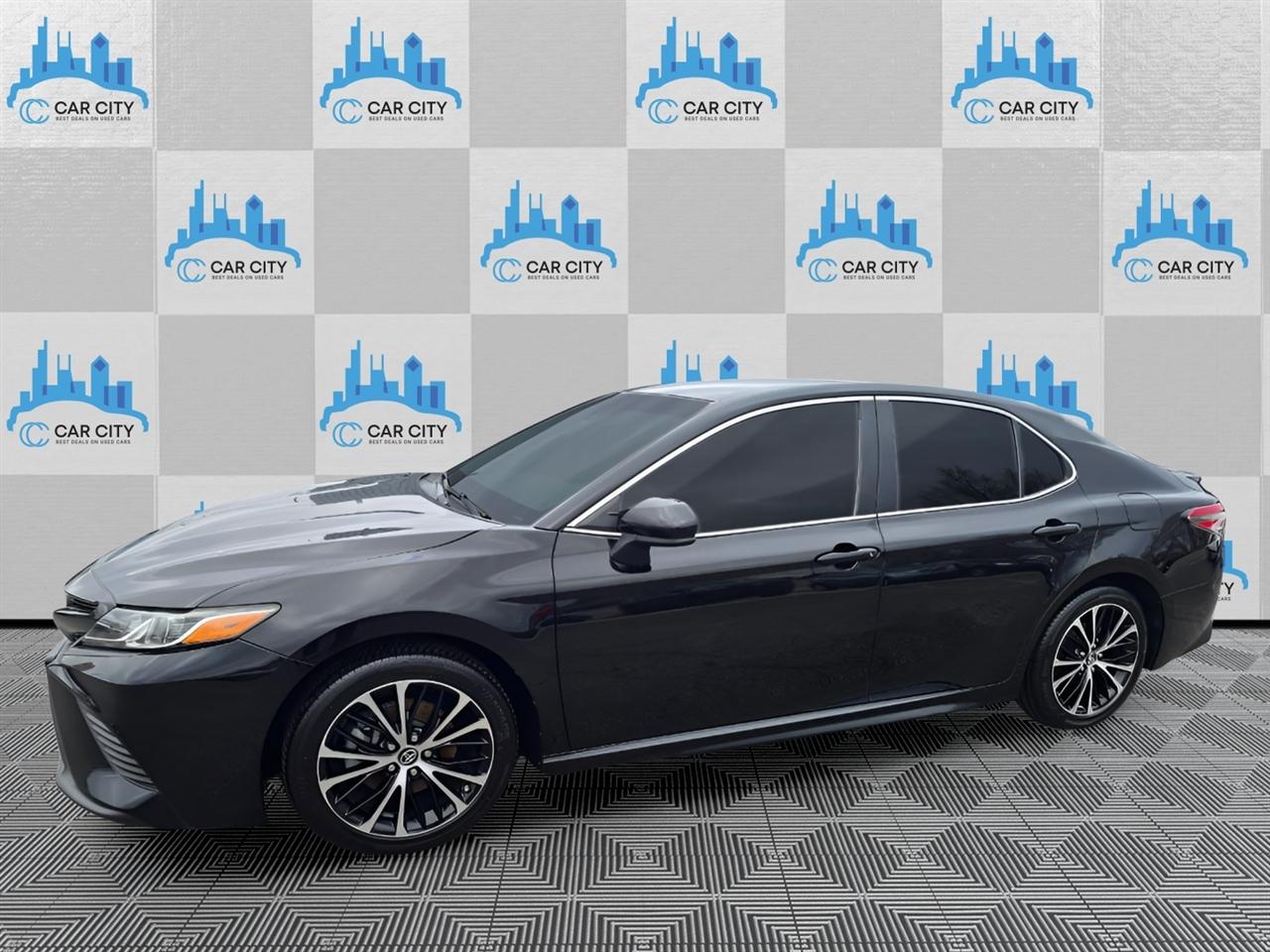 Toyota Camry SE 2018