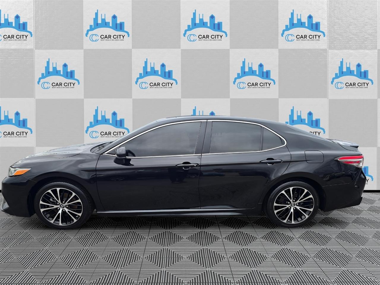 Toyota Camry SE 2018