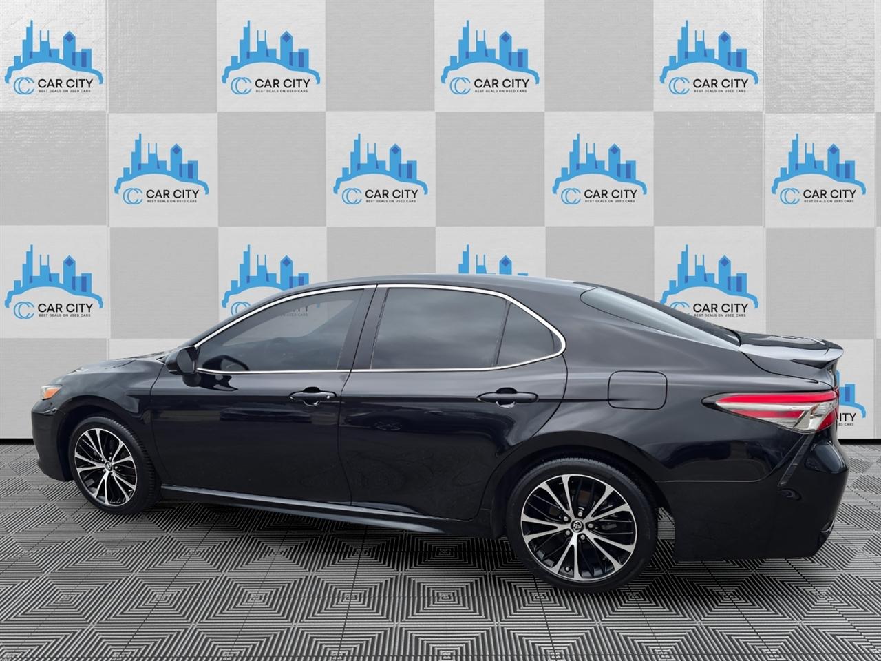 Toyota Camry SE 2018