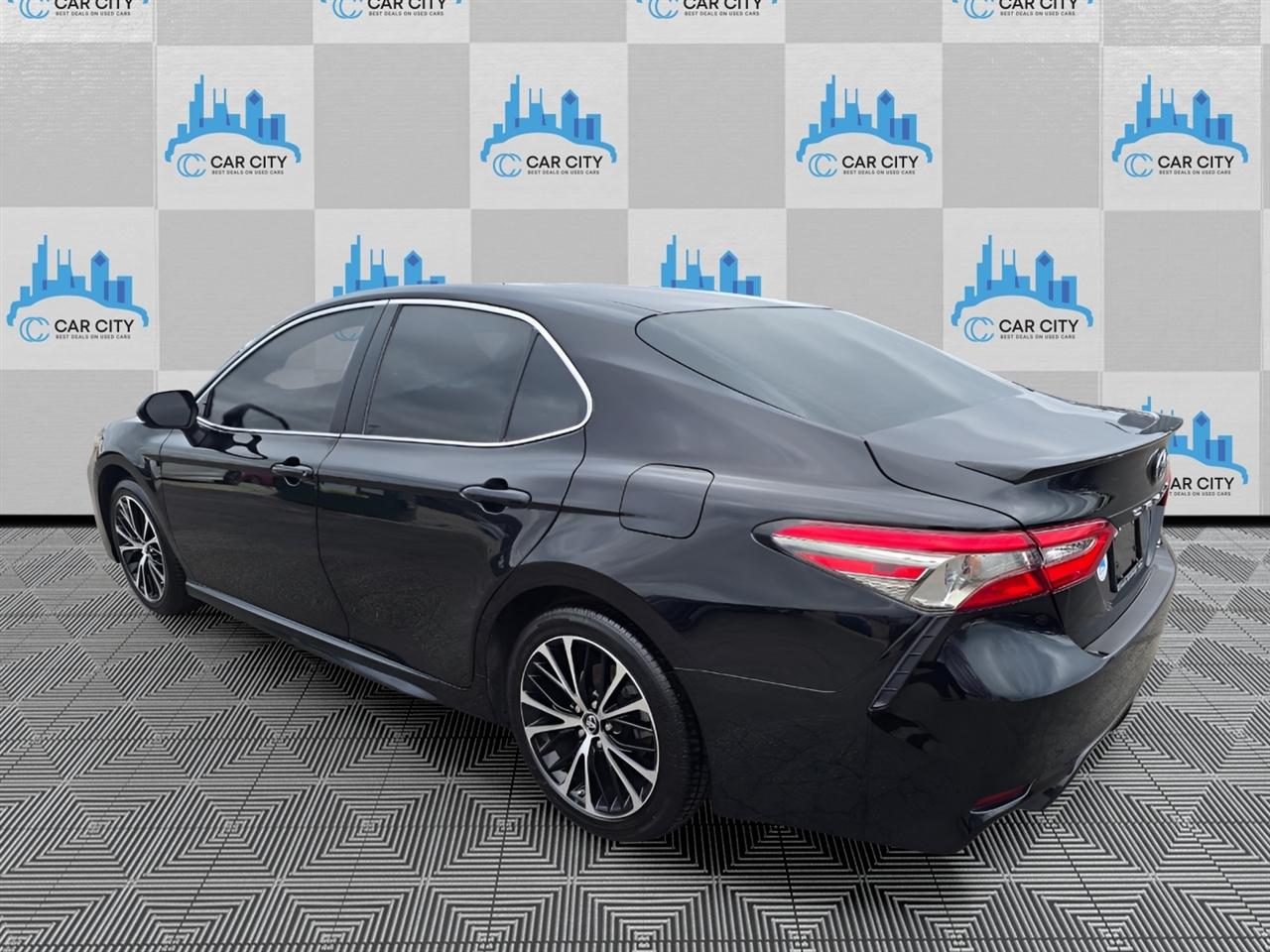 Toyota Camry SE 2018