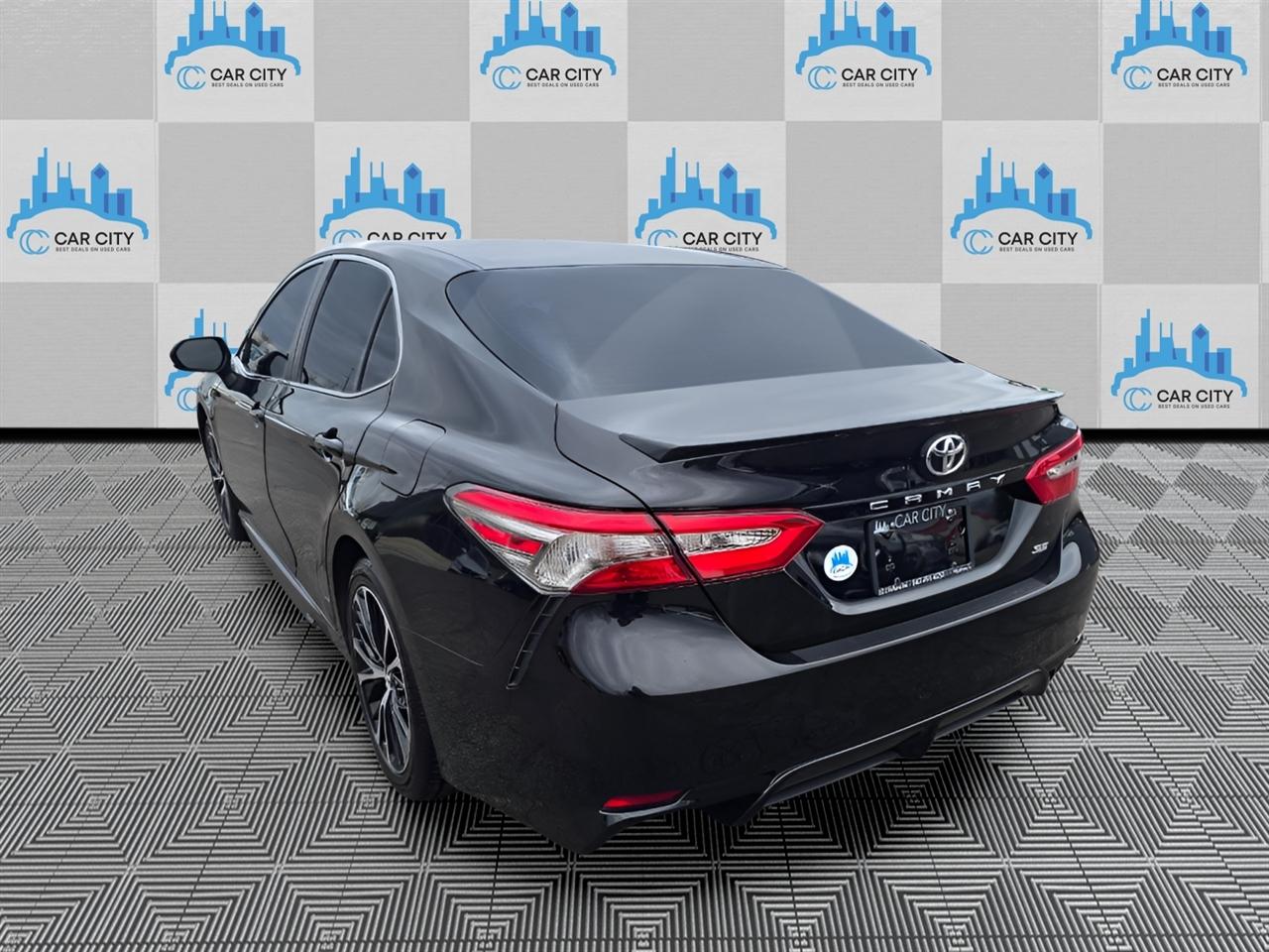 Toyota Camry SE 2018