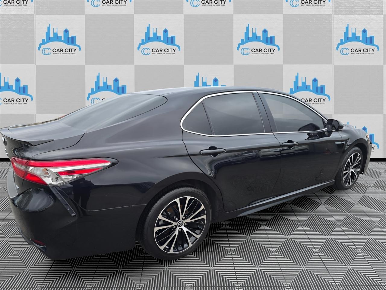 Toyota Camry SE 2018