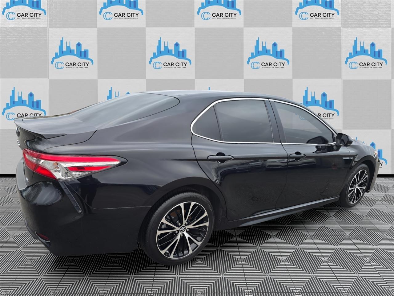Toyota Camry SE 2018