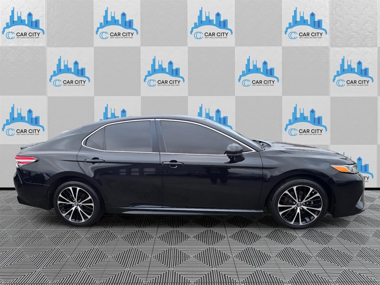 Toyota Camry SE 2018