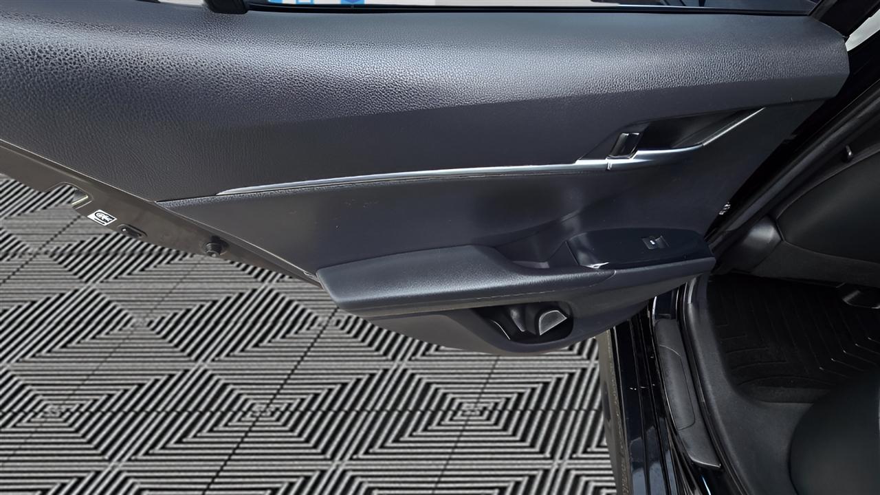 Toyota Camry SE 2018