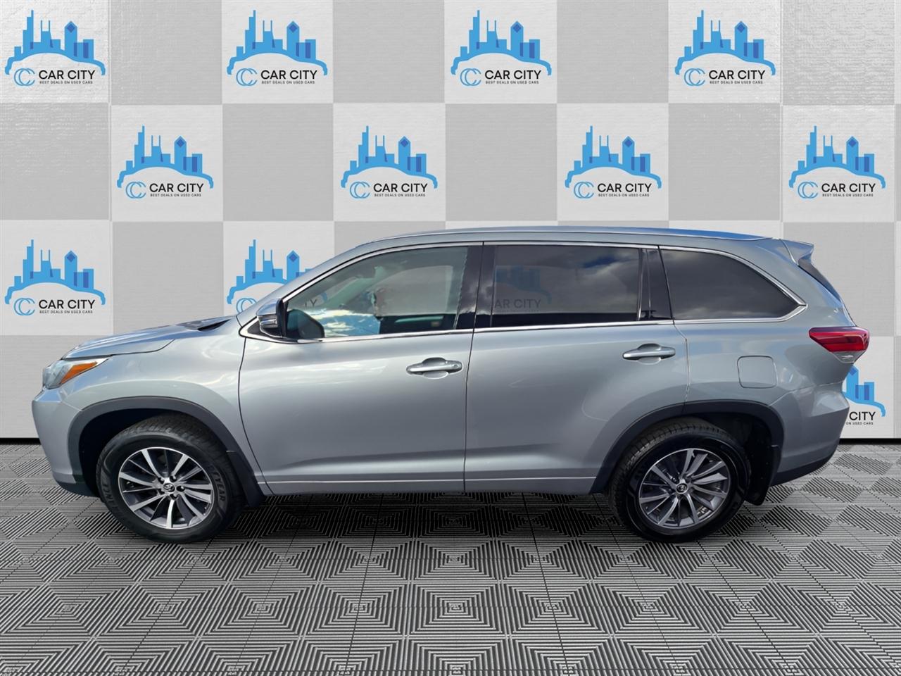 Toyota Highlander XLE 4D SUV AWD 2018