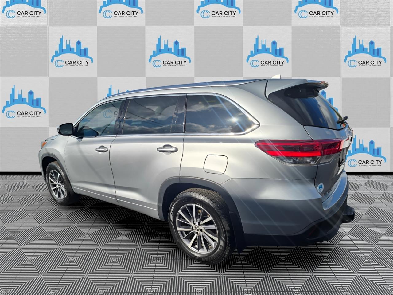 Toyota Highlander XLE 4D SUV AWD 2018