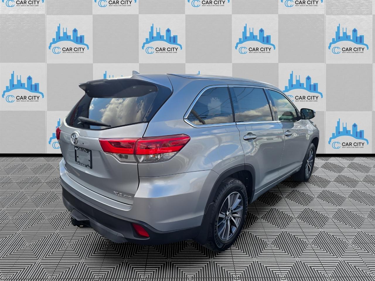Toyota Highlander XLE 4D SUV AWD 2018