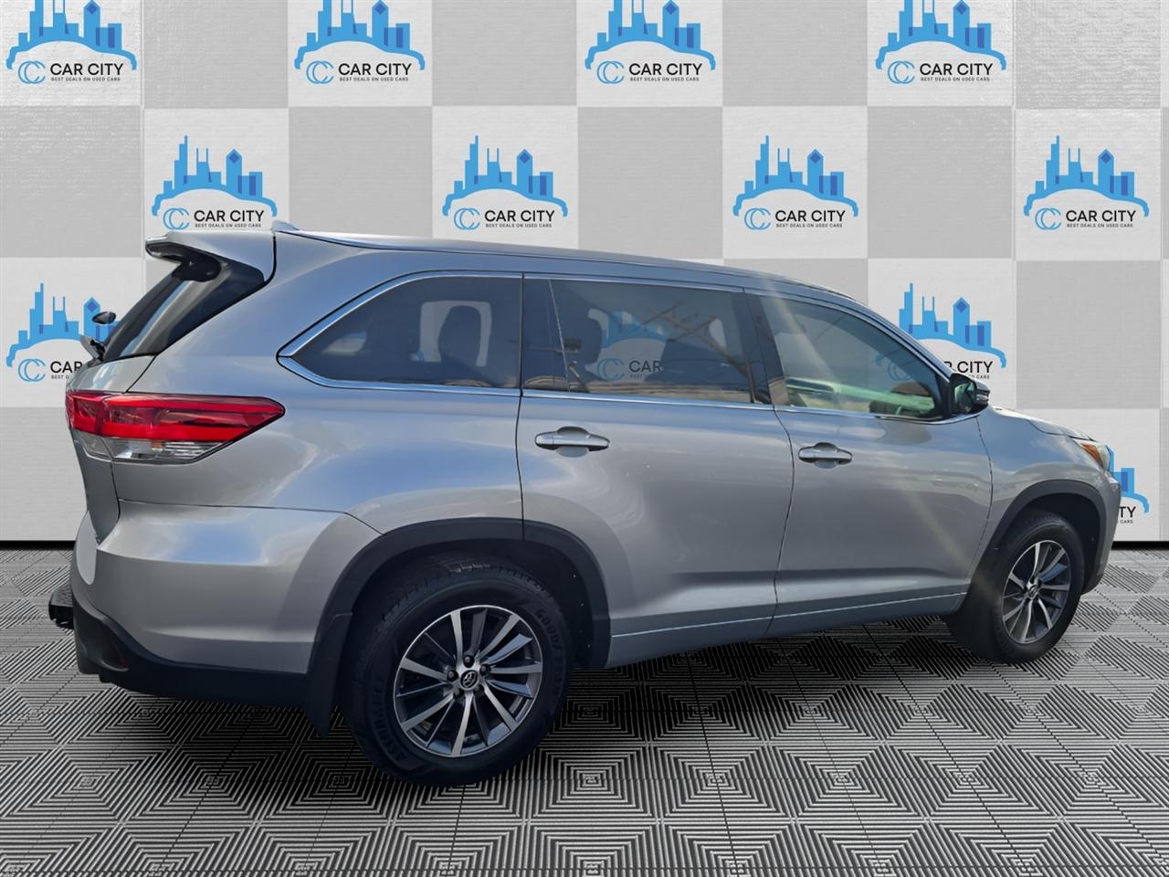 Toyota Highlander XLE 4D SUV AWD 2018