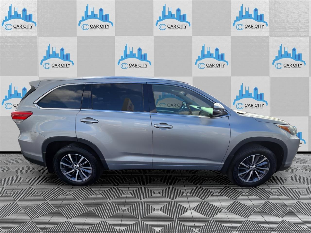 Toyota Highlander XLE 4D SUV AWD 2018