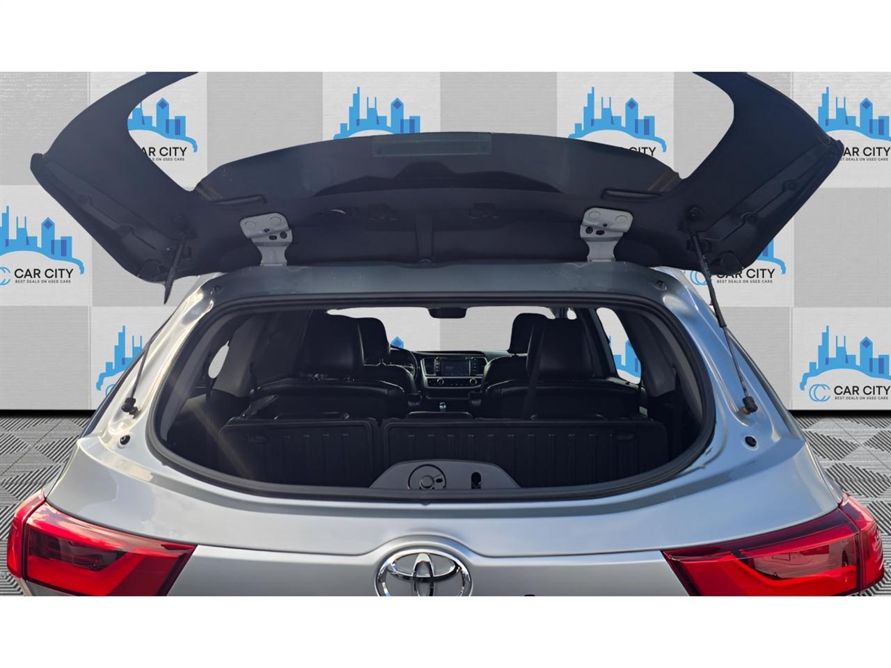 Toyota Highlander XLE 4D SUV AWD 2018