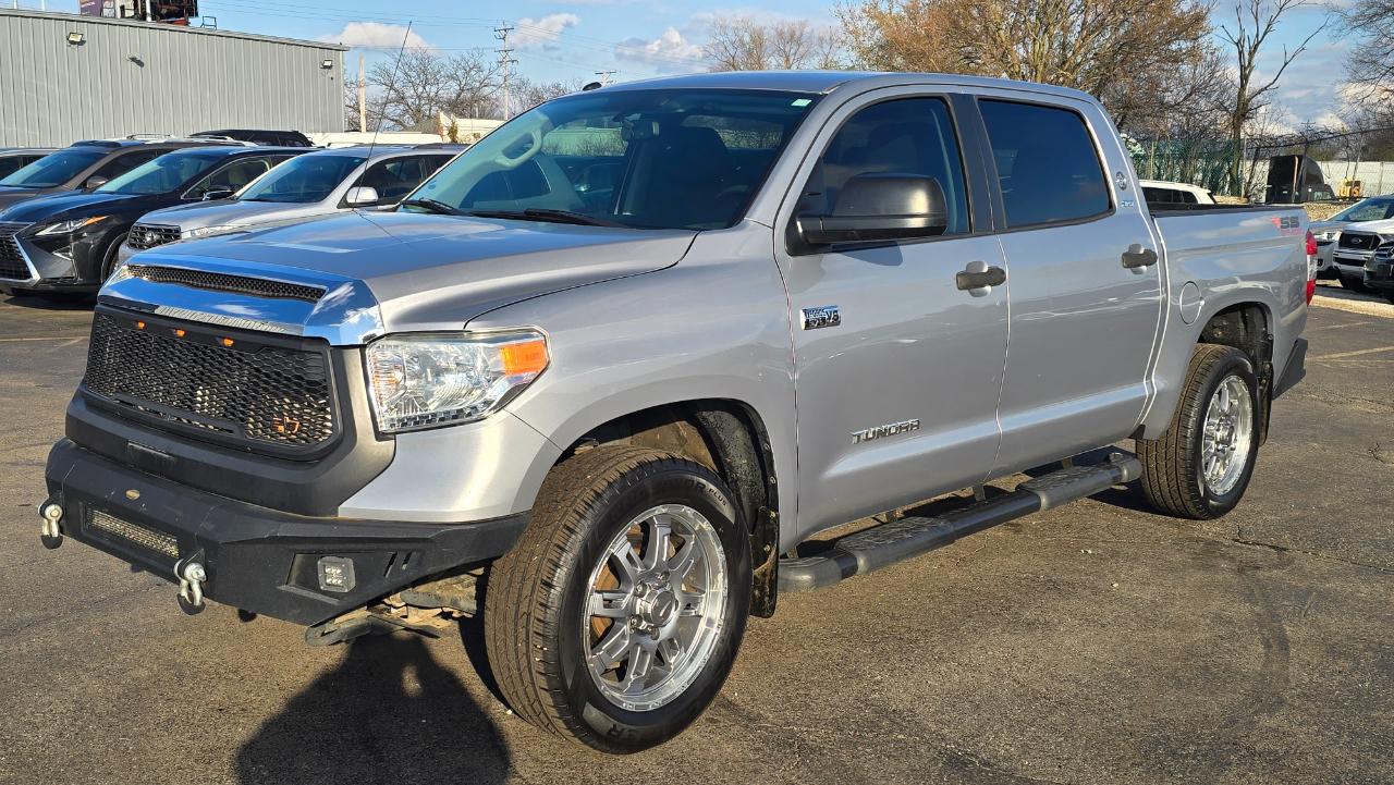 Toyota Tundra SR5 5.7L V8 FFV CrewMax 4WD 2017