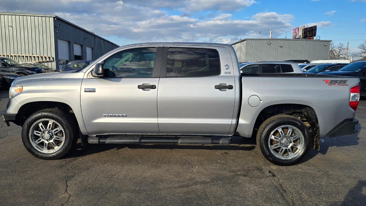 Toyota Tundra SR5 5.7L V8 FFV CrewMax 4WD 2017