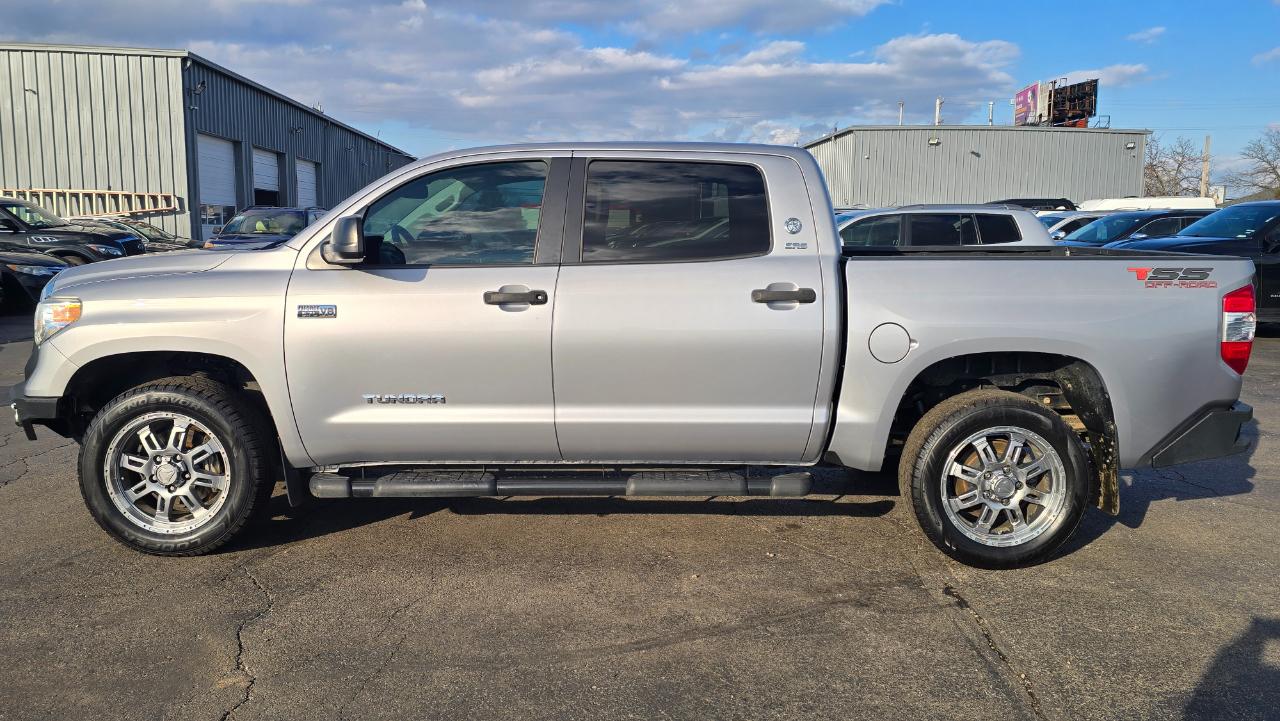 Toyota Tundra SR5 5.7L V8 FFV CrewMax 4WD 2017