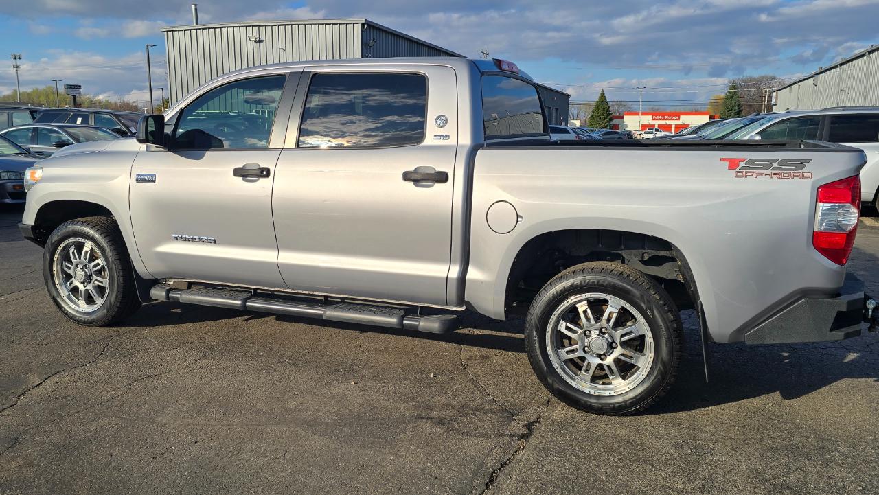 Toyota Tundra SR5 5.7L V8 FFV CrewMax 4WD 2017