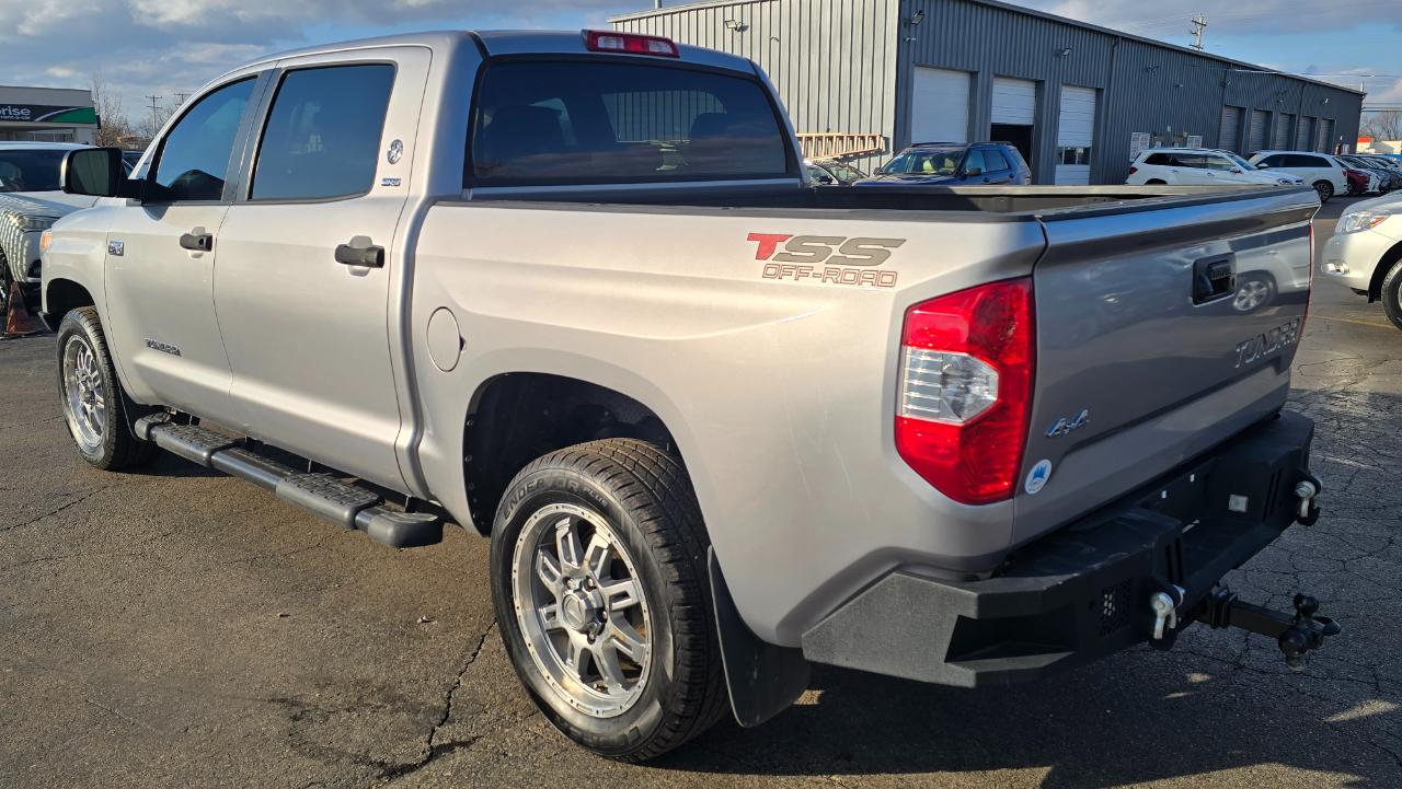 Toyota Tundra SR5 5.7L V8 FFV CrewMax 4WD 2017