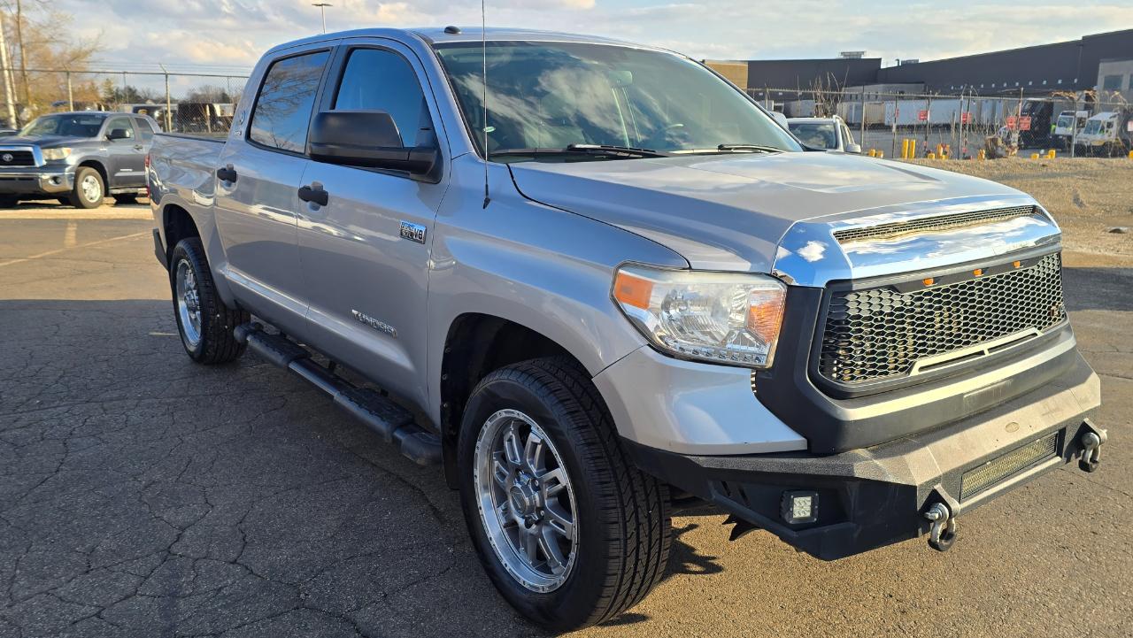 Toyota Tundra SR5 5.7L V8 FFV CrewMax 4WD 2017