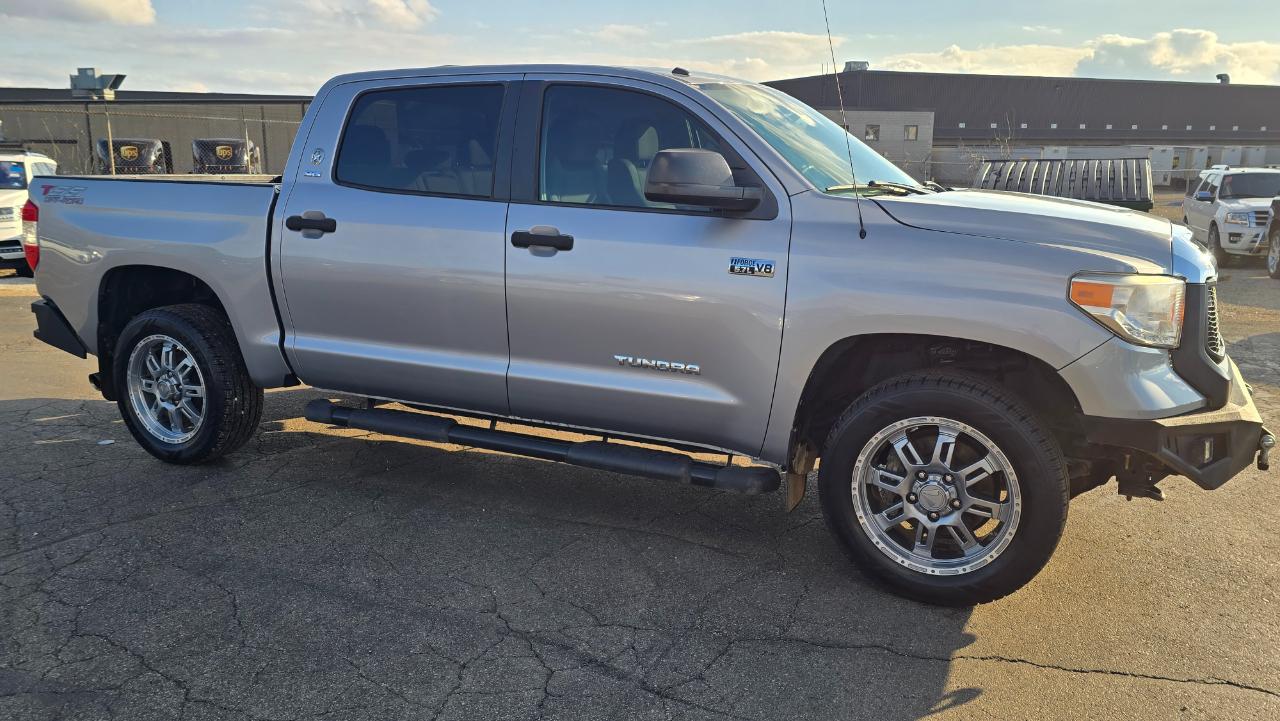 Toyota Tundra SR5 5.7L V8 FFV CrewMax 4WD 2017