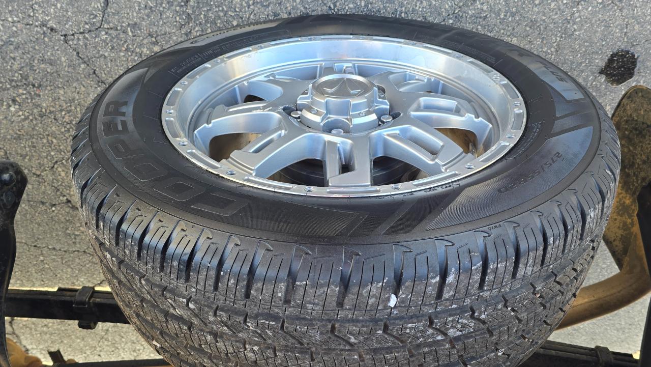 Toyota Tundra SR5 5.7L V8 FFV CrewMax 4WD 2017