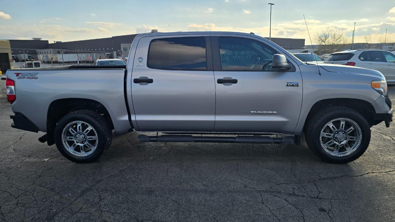 Toyota Tundra SR5 5.7L V8 FFV CrewMax 4WD 2017