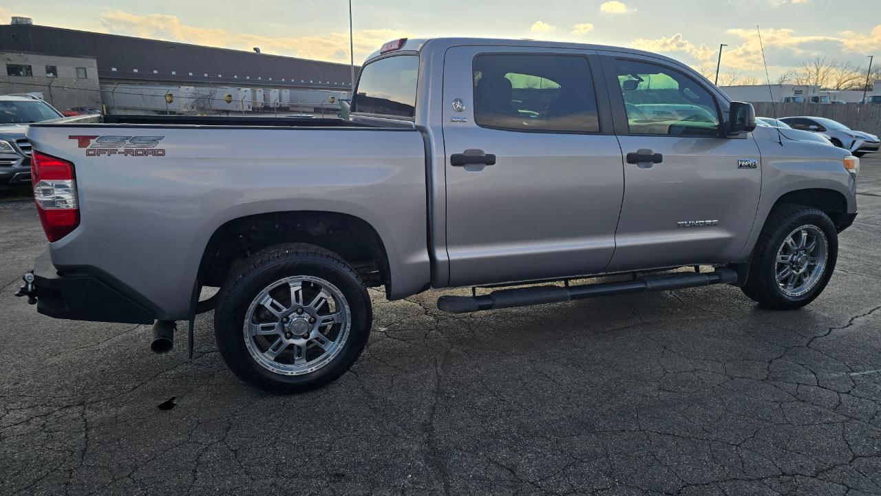 Toyota Tundra SR5 5.7L V8 FFV CrewMax 4WD 2017