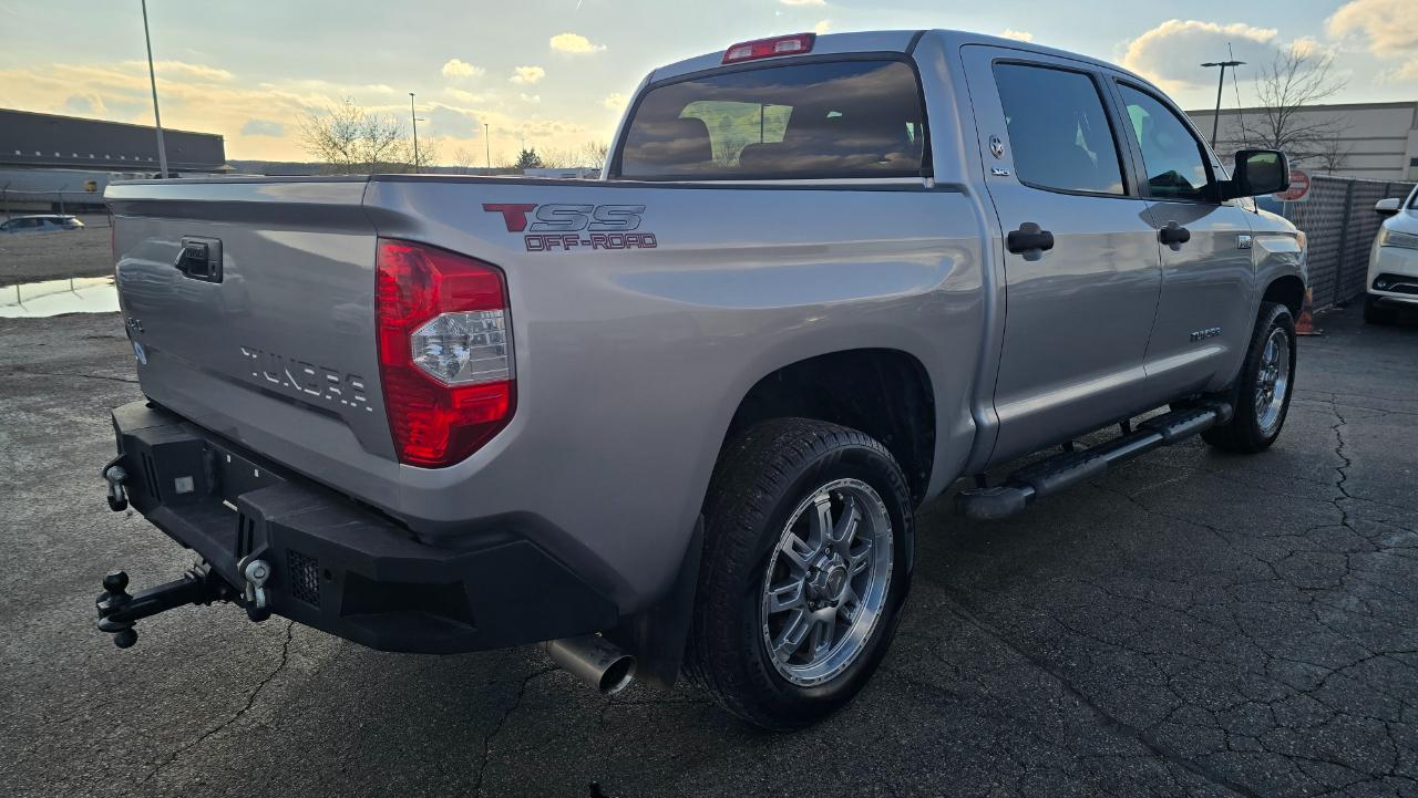 Toyota Tundra SR5 5.7L V8 FFV CrewMax 4WD 2017