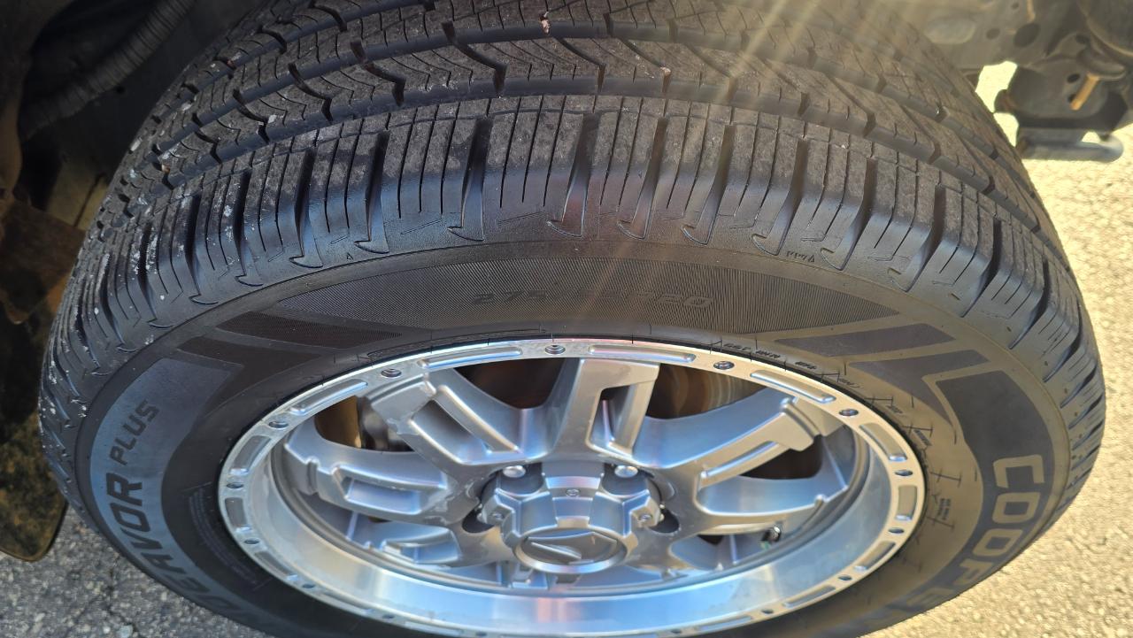 Toyota Tundra SR5 5.7L V8 FFV CrewMax 4WD 2017