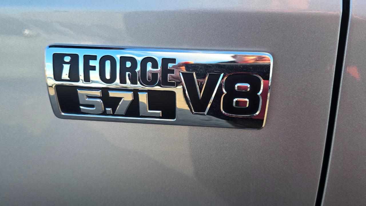 Toyota Tundra SR5 5.7L V8 FFV CrewMax 4WD 2017