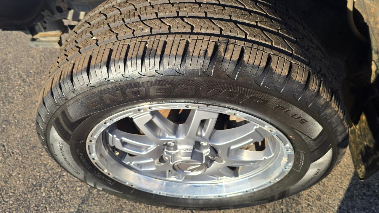 Toyota Tundra SR5 5.7L V8 FFV CrewMax 4WD 2017