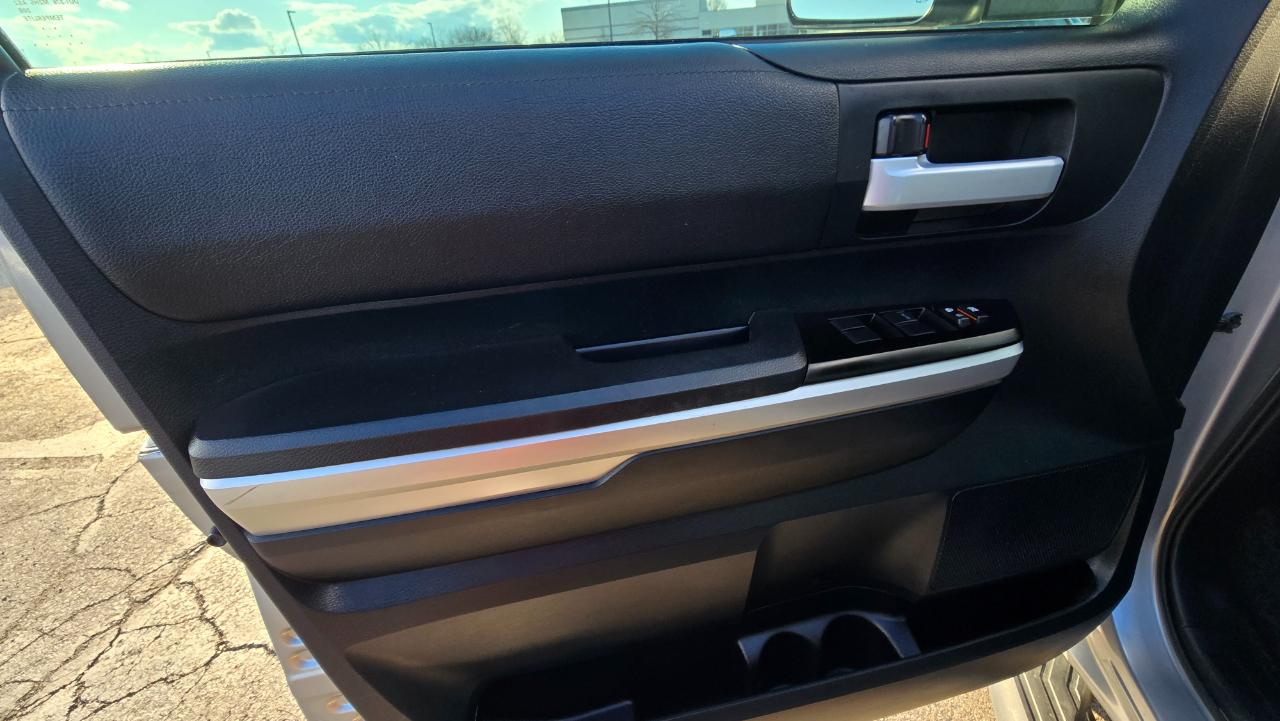 Toyota Tundra SR5 5.7L V8 FFV CrewMax 4WD 2017