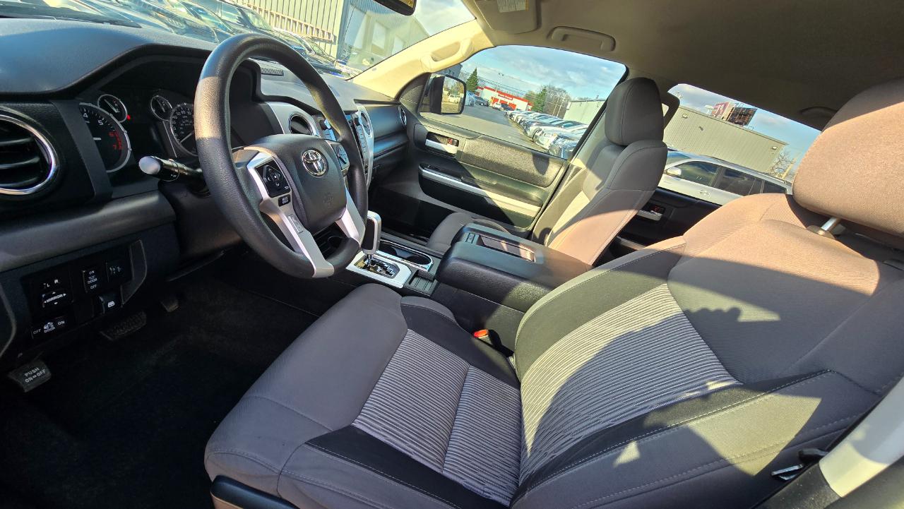 Toyota Tundra SR5 5.7L V8 FFV CrewMax 4WD 2017