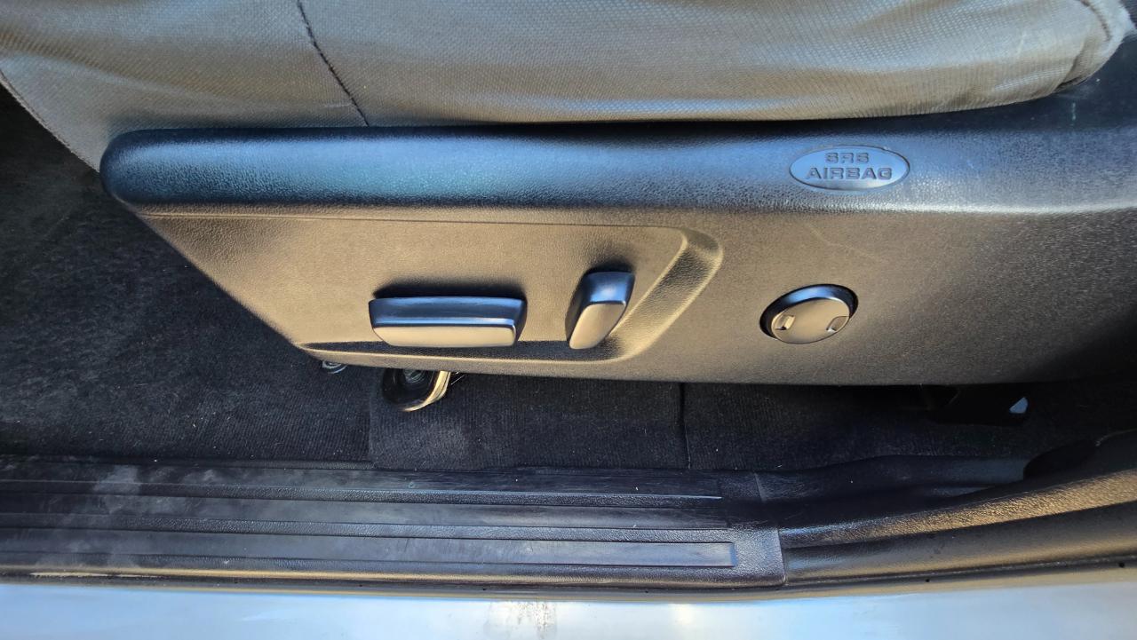 Toyota Tundra SR5 5.7L V8 FFV CrewMax 4WD 2017