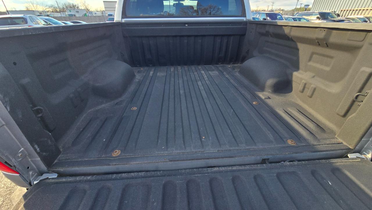 Toyota Tundra SR5 5.7L V8 FFV CrewMax 4WD 2017