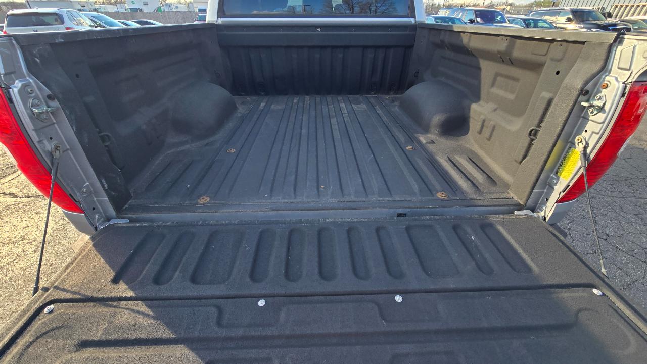 Toyota Tundra SR5 5.7L V8 FFV CrewMax 4WD 2017