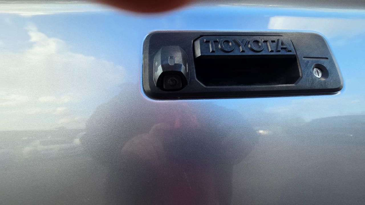 Toyota Tundra SR5 5.7L V8 FFV CrewMax 4WD 2017