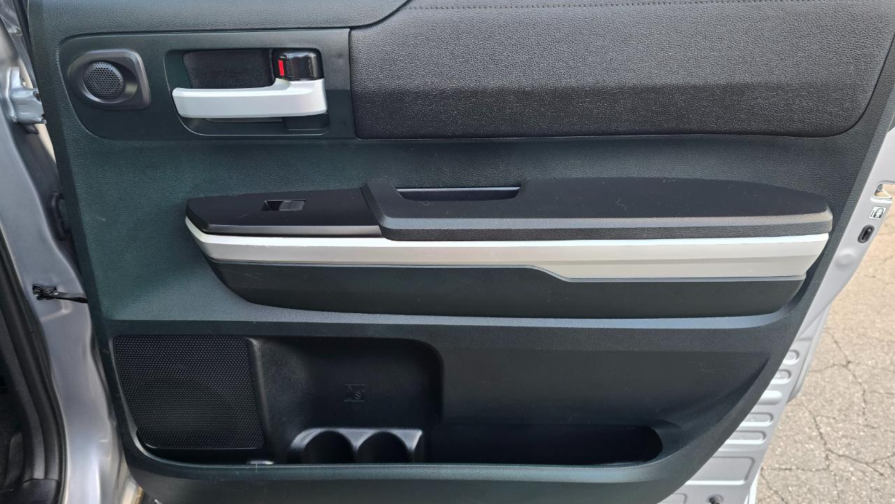 Toyota Tundra SR5 5.7L V8 FFV CrewMax 4WD 2017