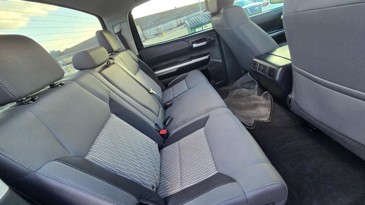 Toyota Tundra SR5 5.7L V8 FFV CrewMax 4WD 2017