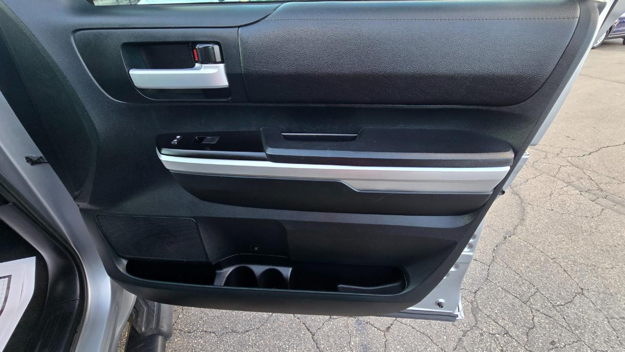 Toyota Tundra SR5 5.7L V8 FFV CrewMax 4WD 2017