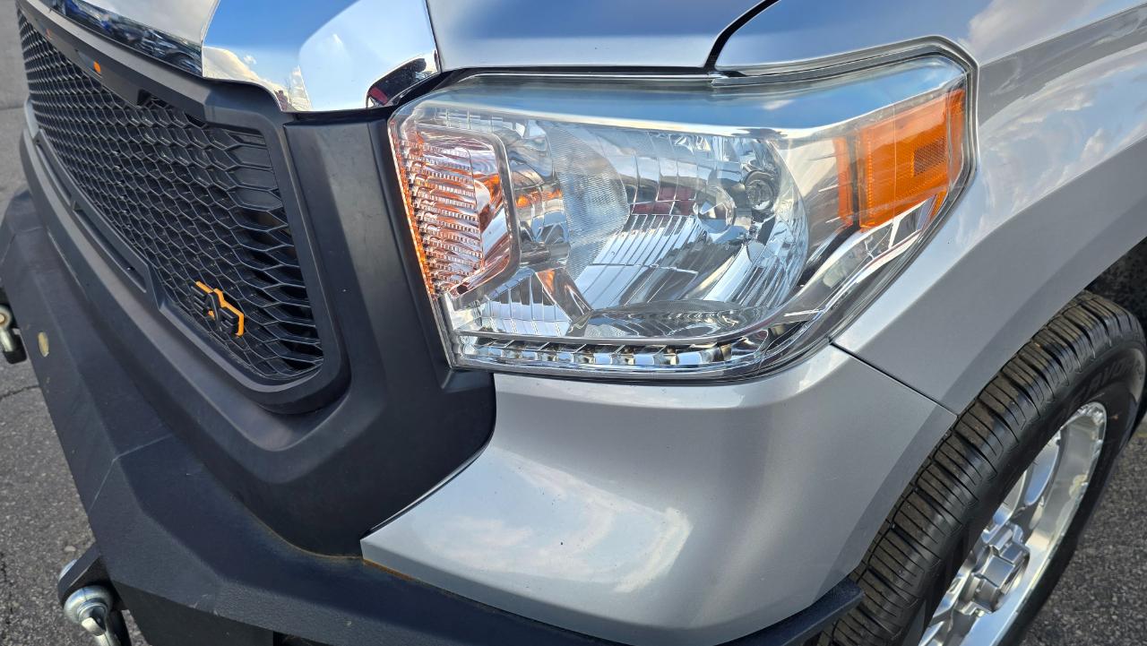 Toyota Tundra SR5 5.7L V8 FFV CrewMax 4WD 2017