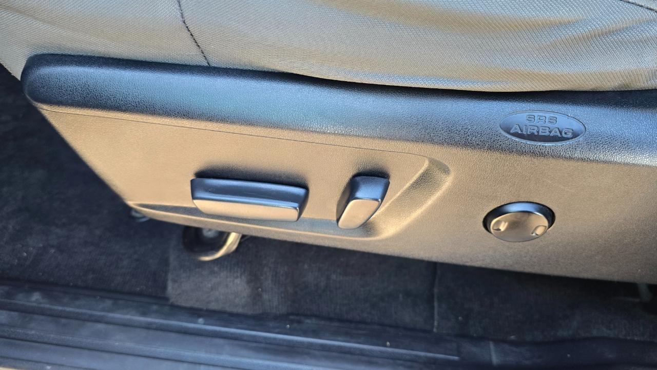 Toyota Tundra SR5 5.7L V8 FFV CrewMax 4WD 2017