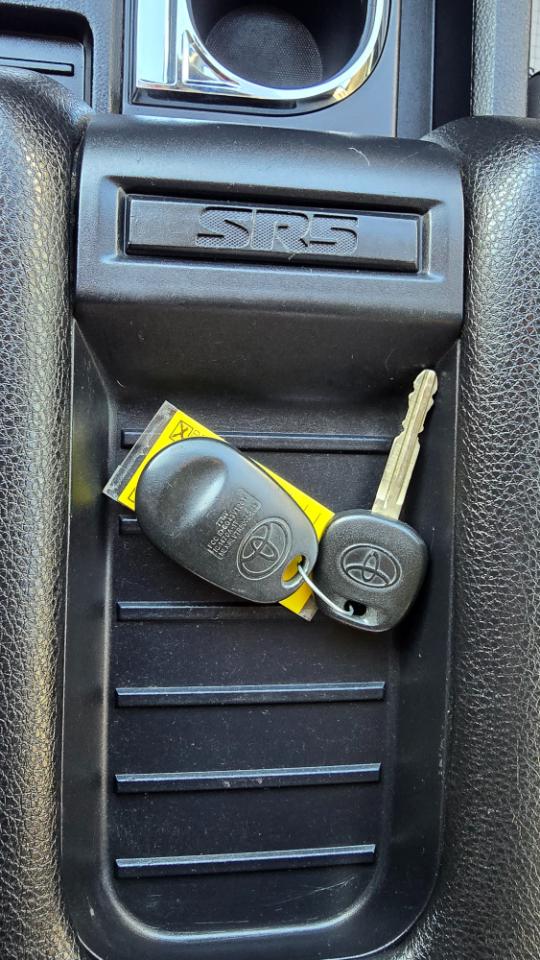 Toyota Tundra SR5 5.7L V8 FFV CrewMax 4WD 2017