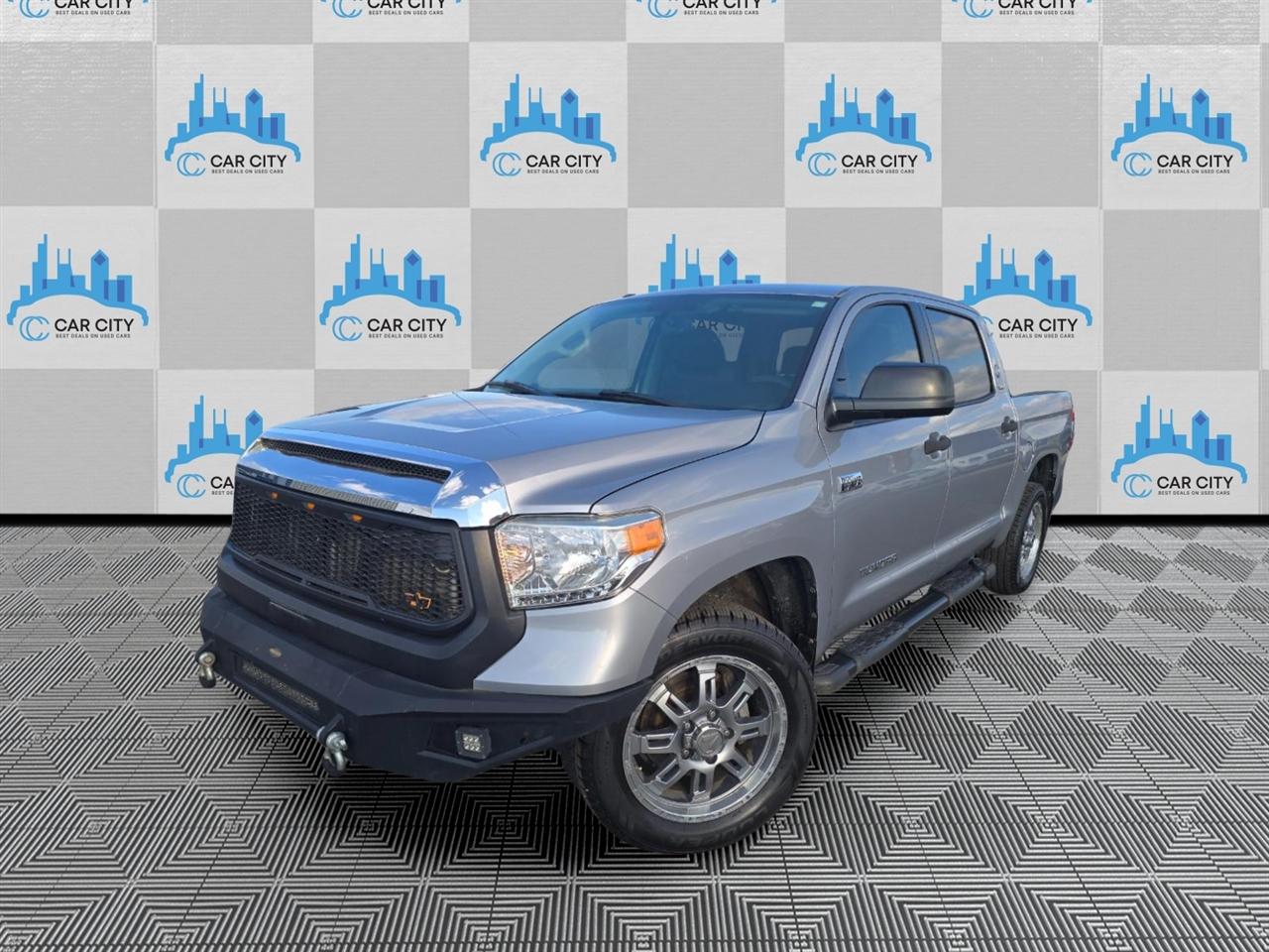 Toyota Tundra SR5 5.7L V8 FFV CrewMax 4WD 2017