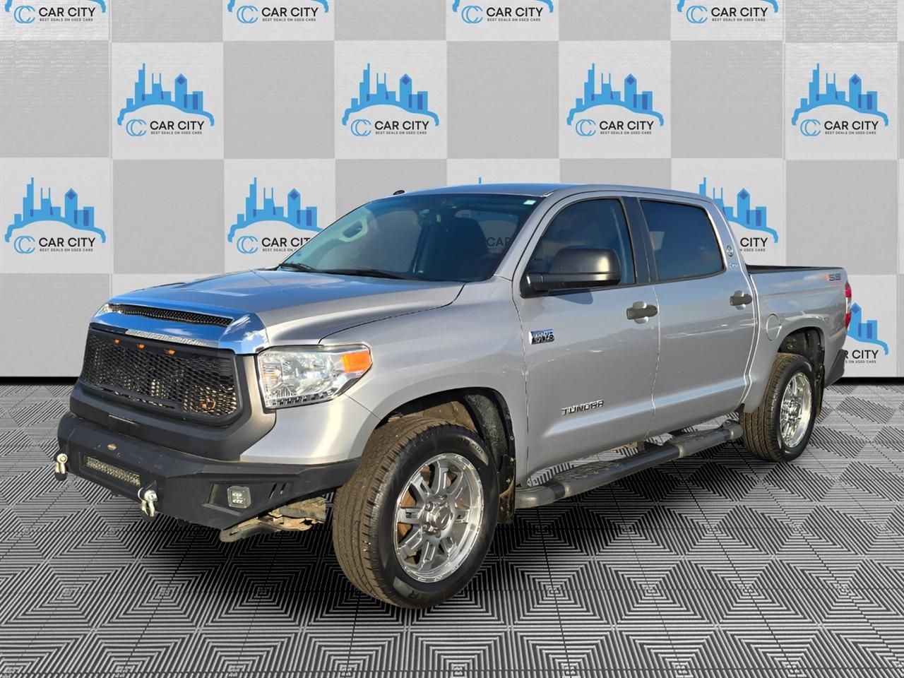 Toyota Tundra SR5 5.7L V8 FFV CrewMax 4WD 2017