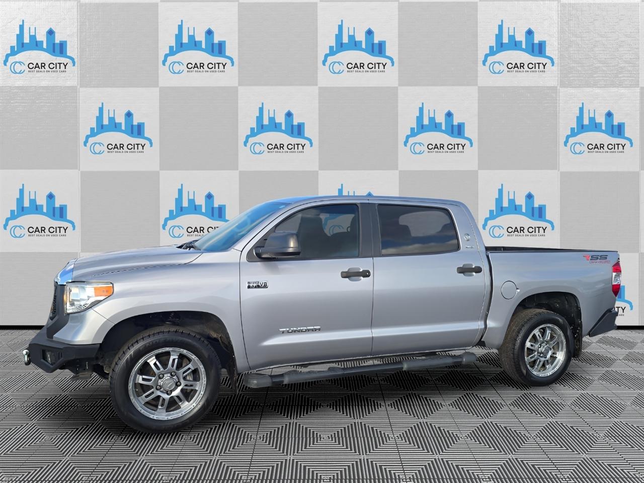 Toyota Tundra SR5 5.7L V8 FFV CrewMax 4WD 2017