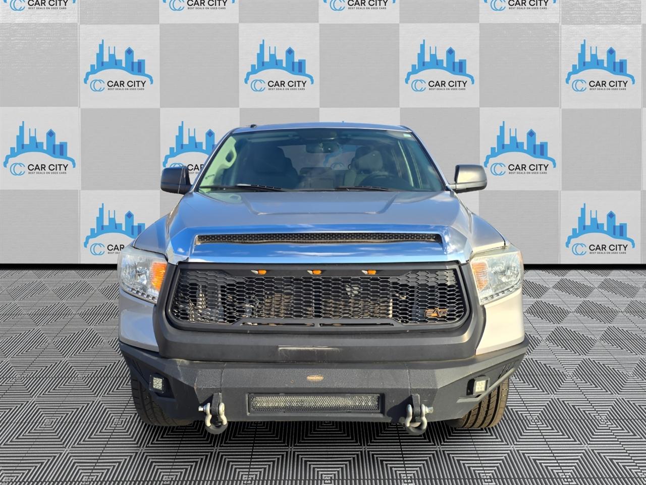 Toyota Tundra SR5 5.7L V8 FFV CrewMax 4WD 2017