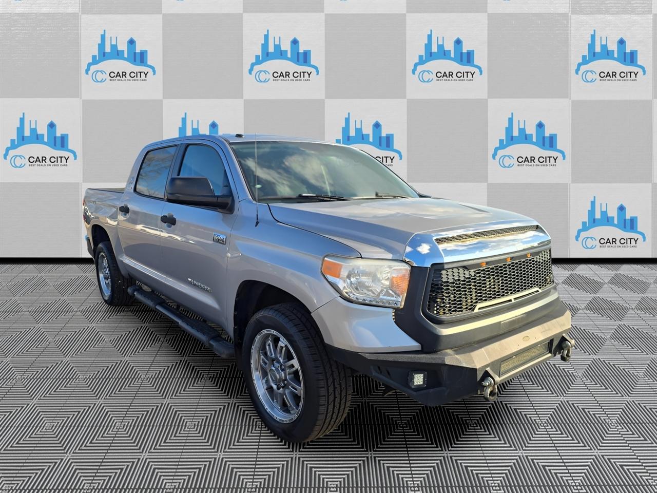 Toyota Tundra SR5 5.7L V8 FFV CrewMax 4WD 2017